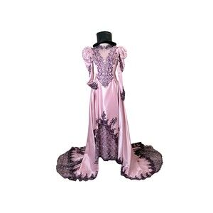 80s purple wedding dress. Puff sleeves, pearls, sequins, keyhole. Basque. Sm